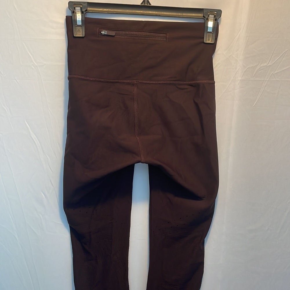 Excellent Condition Lululemon Dark Red Wine In Focus Tight Run Leggings Size 4 - Picture 8 of 12